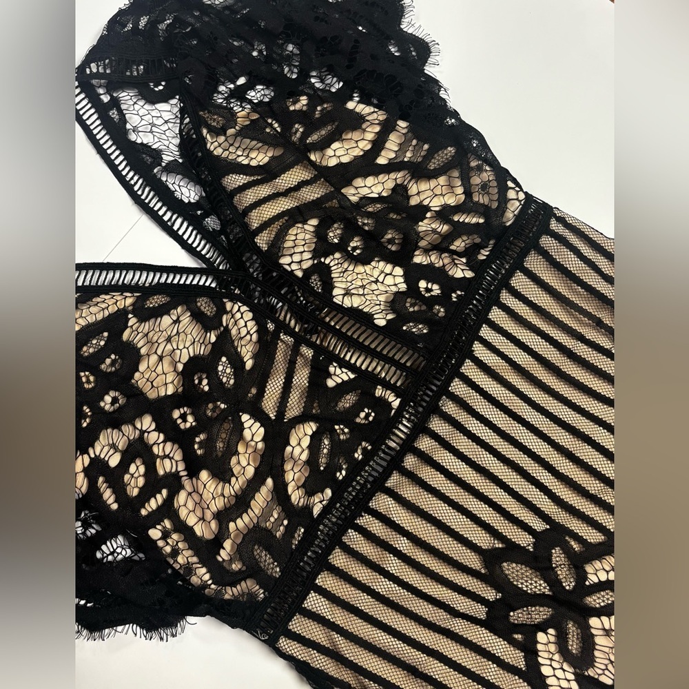 317. Boohoo Boutique Black and Cream Lace Mini Dress - Picture 4 of 6